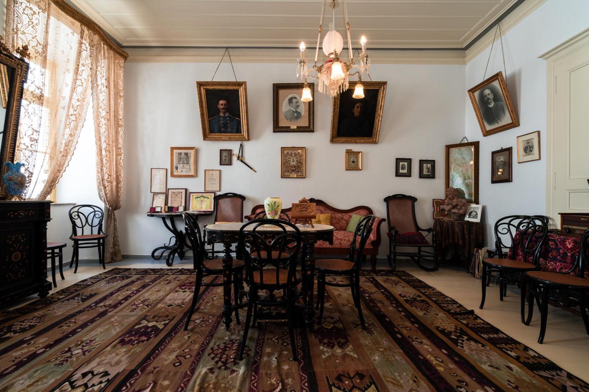 Rafalias Mansion 이드라 외부 사진